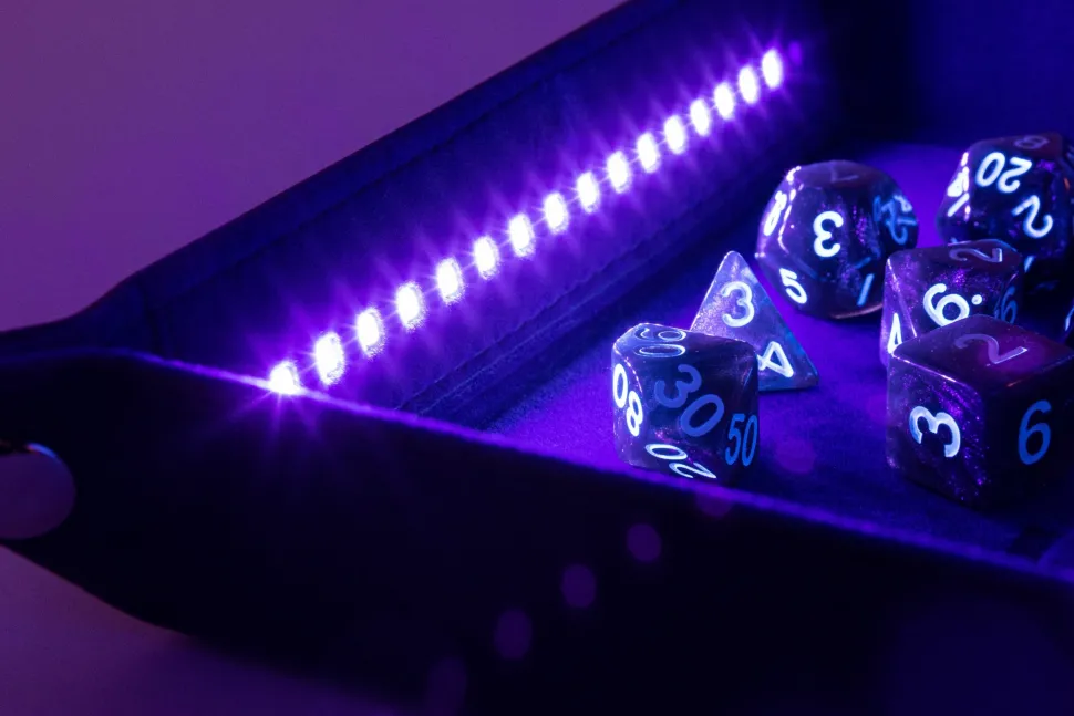 Fanroll Dobbelstenen>Blacklight Dice Tray Met D20
