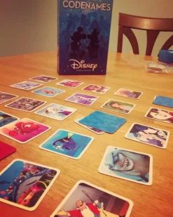 Usaopoly Partyspellen>Codenames: Disney Family Edition - Partyspel